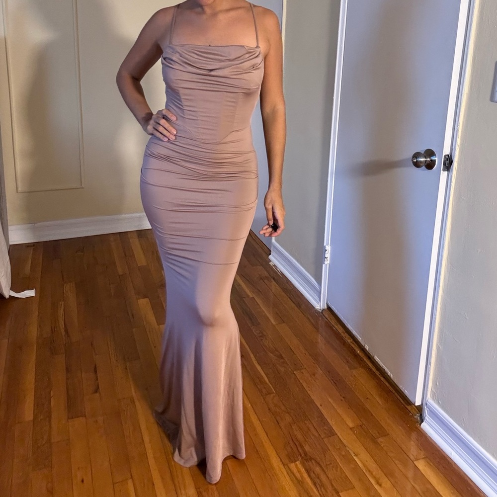 Long nudes dress with corset